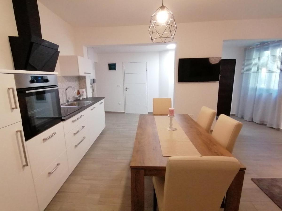 Novigrad Istria Apartments Pepe מראה חיצוני תמונה