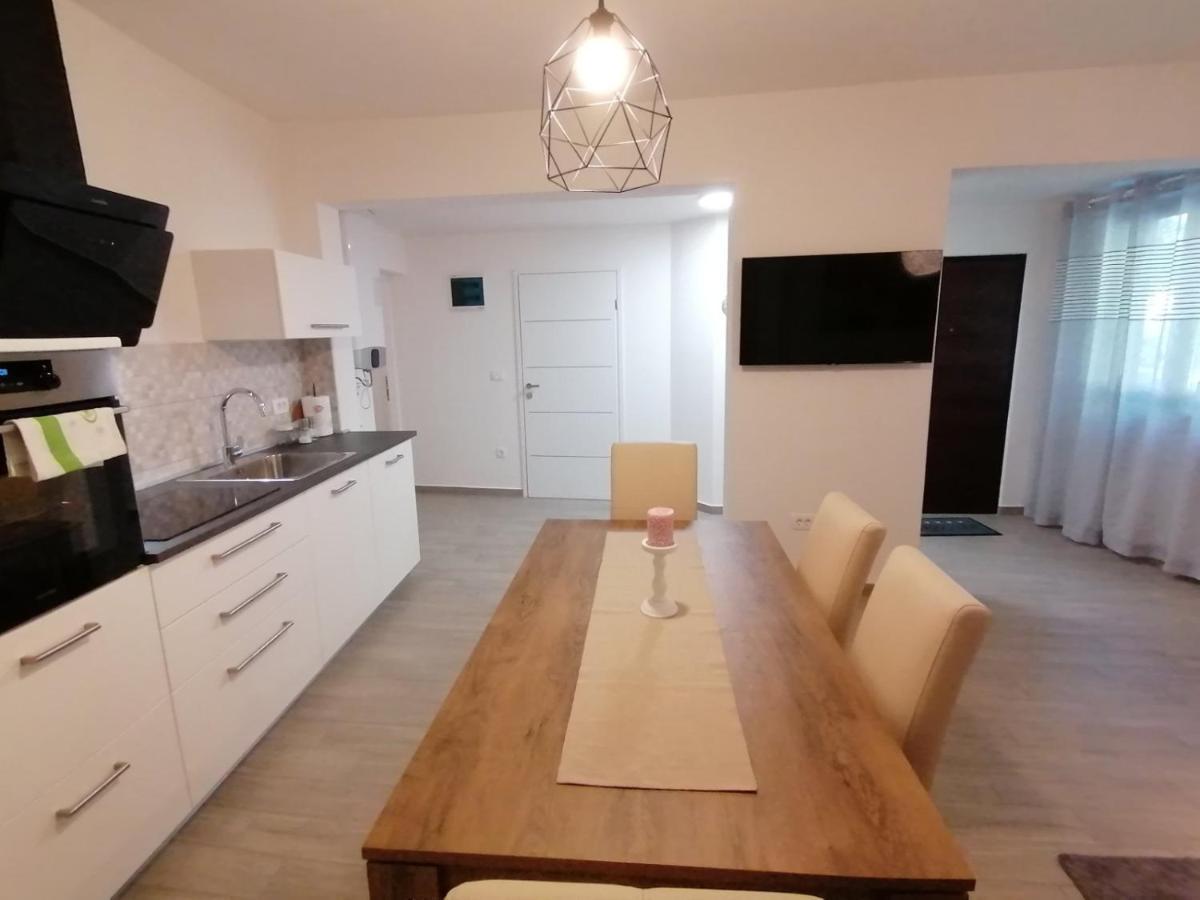 Novigrad Istria Apartments Pepe מראה חיצוני תמונה