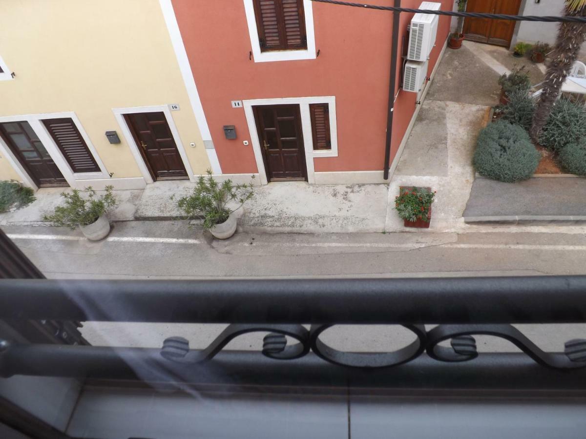 Novigrad Istria Apartments Pepe מראה חיצוני תמונה