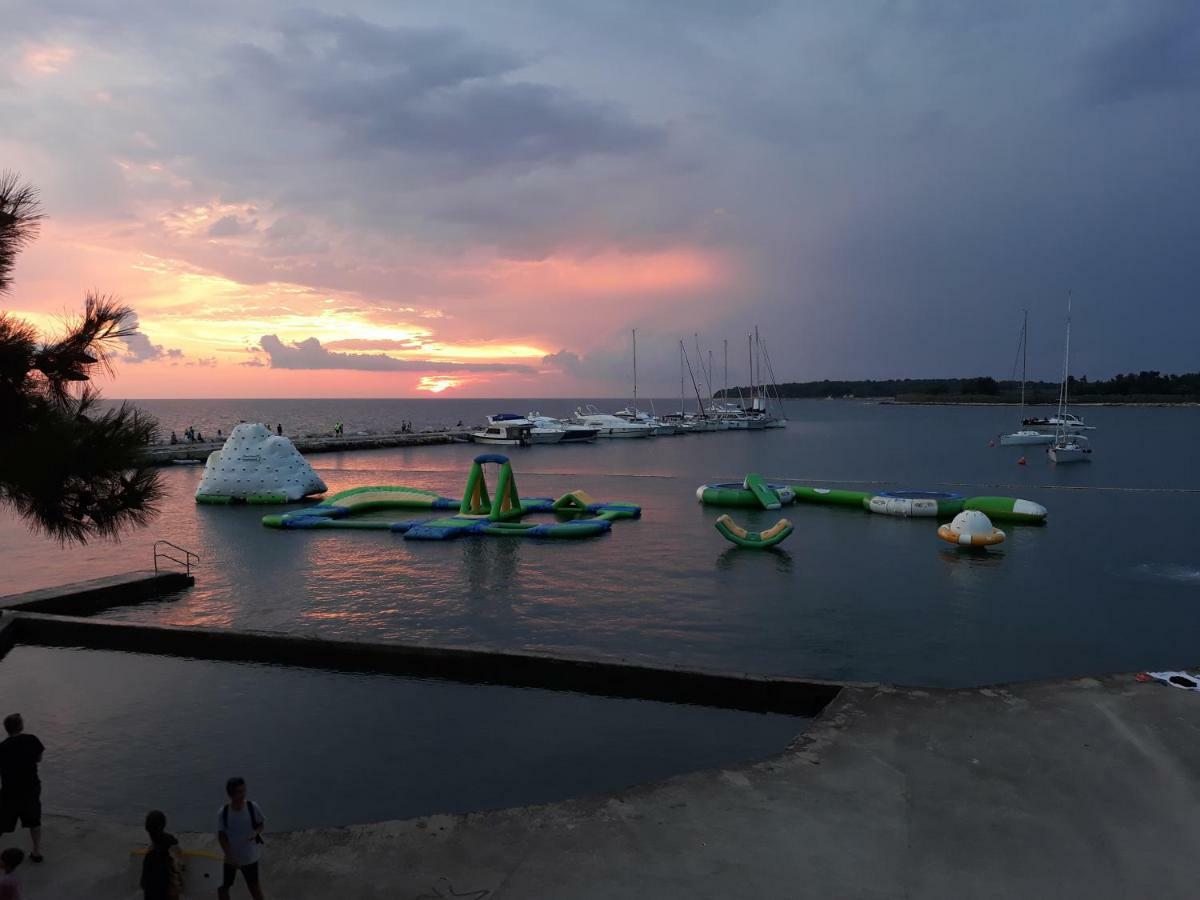 Novigrad Istria Apartments Pepe מראה חיצוני תמונה